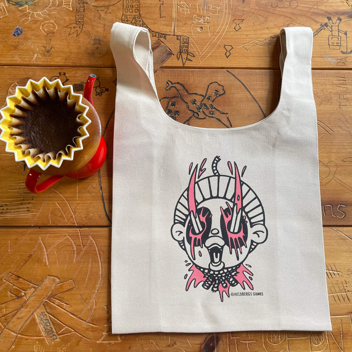 heldbergs-tanukubi-tote-bag-oliv-35x35-canvas image 1