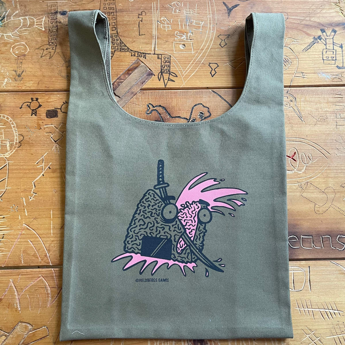 heldbergs-namaonigiri-tote-bag-oliv-35x35-canvas image 3
