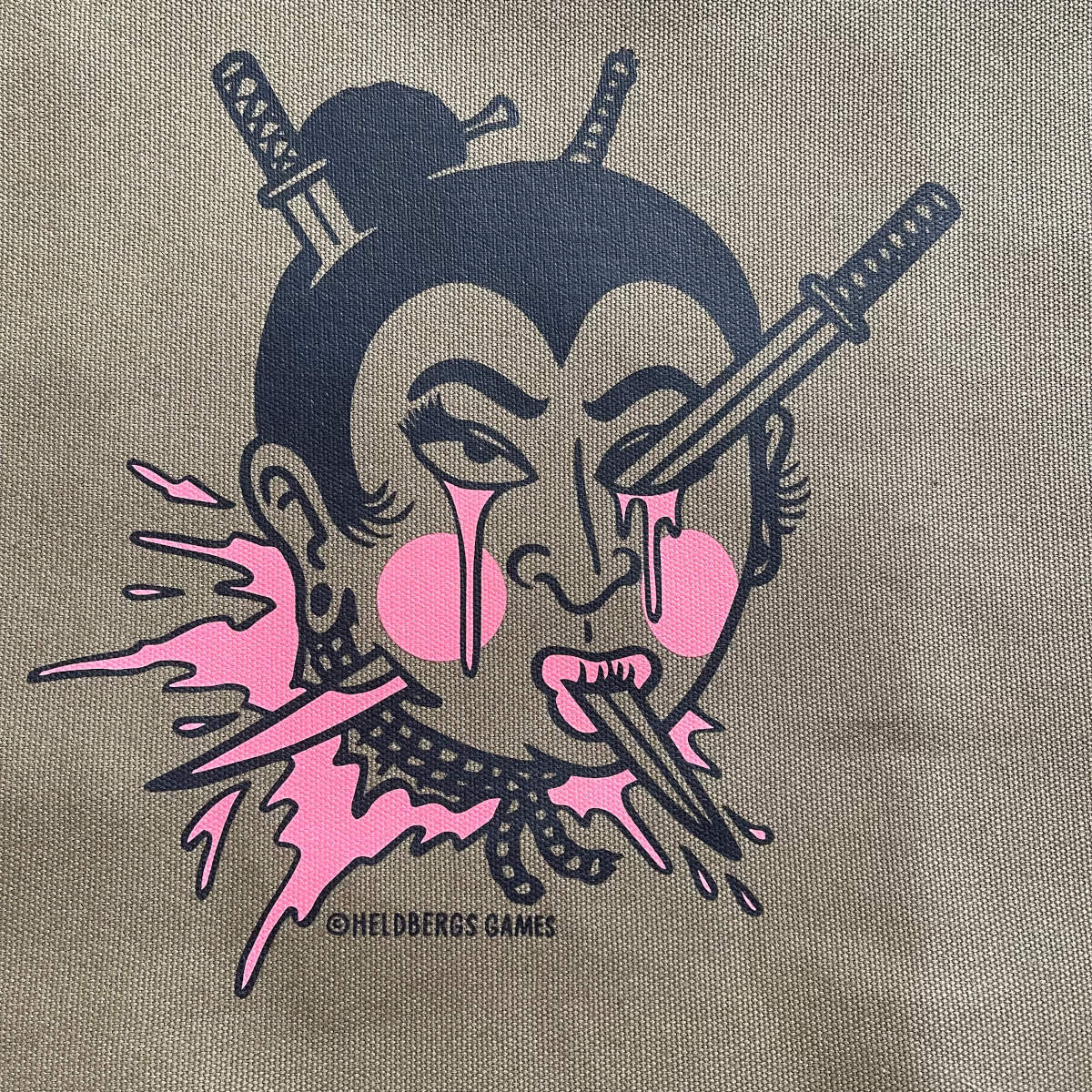 heldbergs-ichien-san-tote-bag-oliv-35x35-canvas image 4