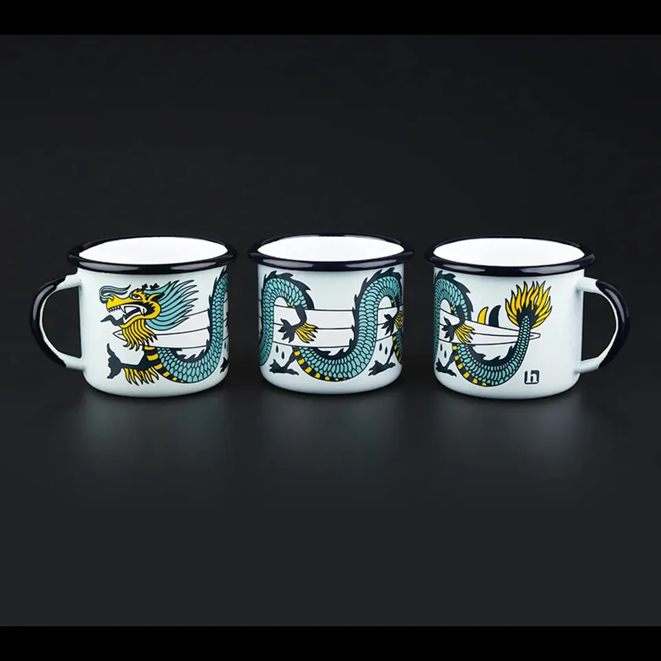 heldbergs-surfing-dragon-emaille-tasse-350-ml-drachenmotiv image 1